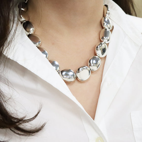 Women's Metal Pebble Necklace in Silver Plated 18"